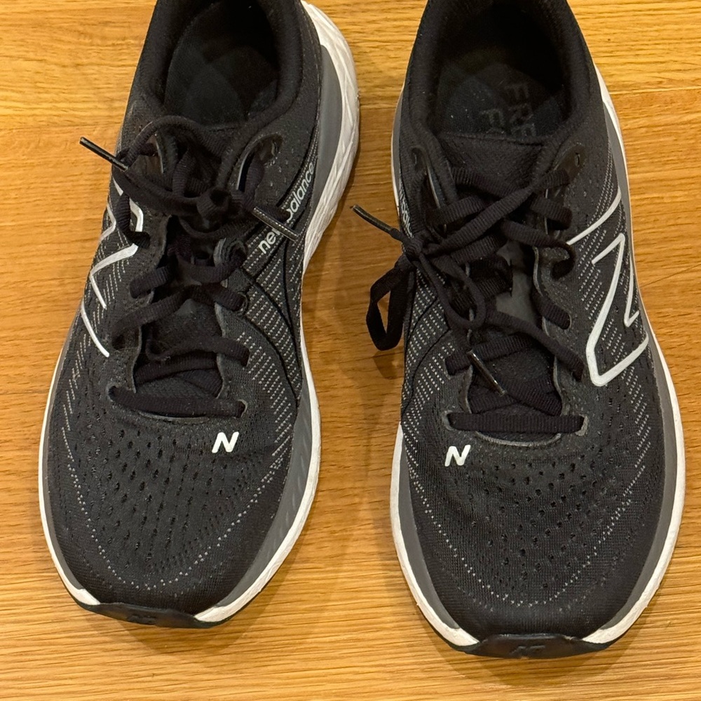 New Balance Men's Black Running Shoes. Size 8. Fresh Form 860
